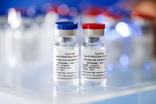 俄国在11日注册全球首款新冠病毒疫苗，图为莫斯科盖玛雷雅国家流行病学与微生物学研究中心在6日展示的疫苗。Getty Images