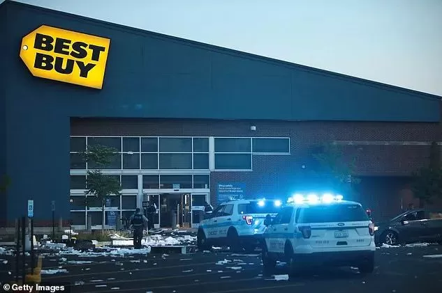 暴乱再起! LV Dior遭洗劫 Nordstrom BestBuy被抢空  2020的疯狂看不到头