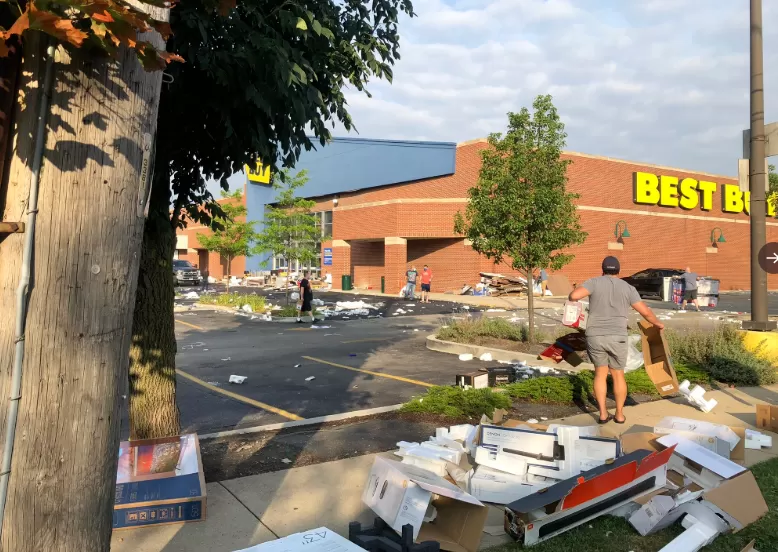 暴乱再起! LV Dior遭洗劫 Nordstrom BestBuy被抢空  2020的疯狂看不到头