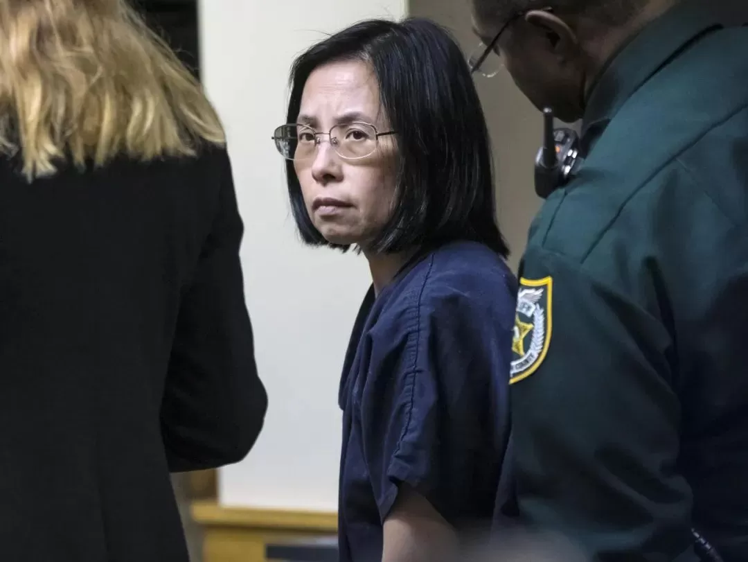 惨! 列治文华人夫妇为拍照 闯入川普家 当场被拖走逮捕! 美国豪华游变噩梦!