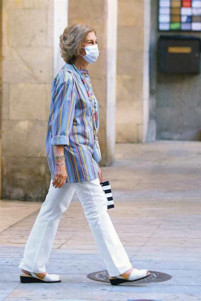 西班牙82岁老国王流放逍遥，和情人八星酒店共枕，与妻子分房44年