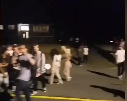 疯狂! 凌晨温哥华DT一幕激怒所有人! 1周暴增393例 BC强制开学为哪般?!