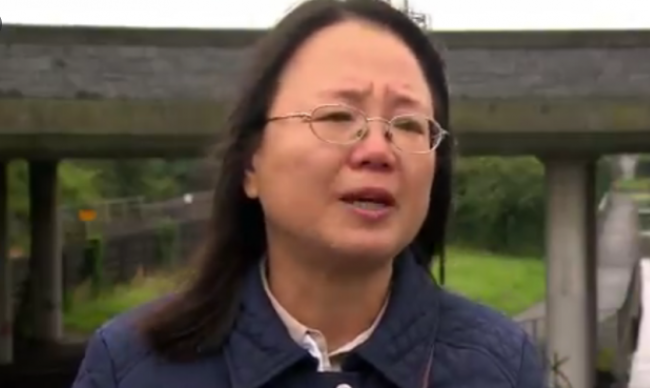悲! 华人女子遭歧视辱骂 反驳一句 竟被推下河! 最后一声惨叫令人揪心!