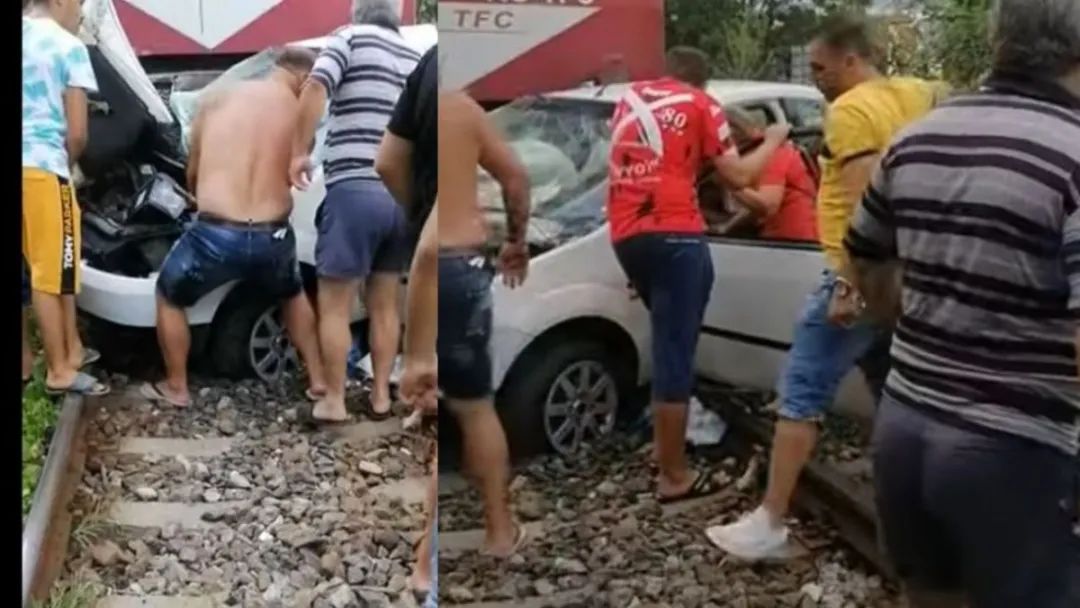 惨! 男星直播时撞火车身亡! 录下自己死前瞬间 娇妻开车 惊恐尖叫 画面惨烈!