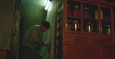 美女主播独居遭遇