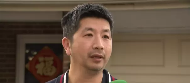 悲催! 加拿大华人小哥目击宝马遭抢劫 开丰田怼劫匪 下场太惨...
