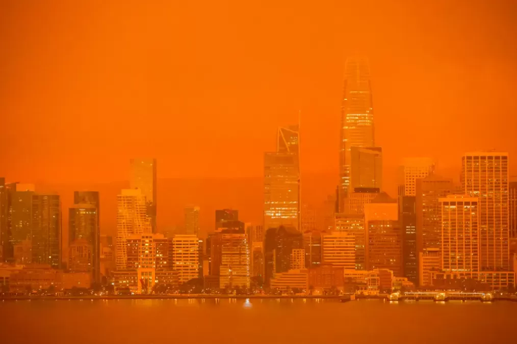 灾难! 烈火席卷美国4州 旧金山天地一片血红 惨变火星鬼城 游客如困炼狱!