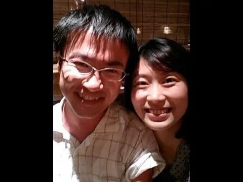 渣! 知名男作家没四肢 结婚15年出轨50人 离婚找个年轻女大学生!
