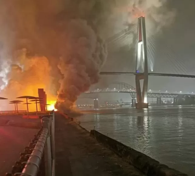 灾难! 大温新西敏毁灭性大火 含致癌物剧毒浓烟正在扩散 全大温屏住呼吸!