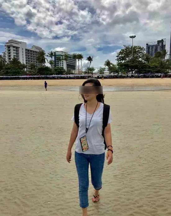 惊悚! 华人夫妻出国旅游 山顶拥吻 丈夫突然大喊