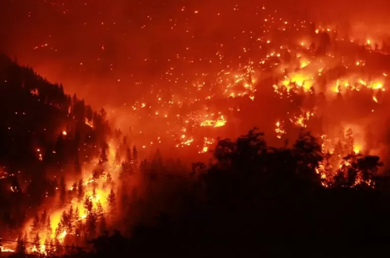 重大灾难! 美国遭暴洪淹城 3死多人失踪 房屋垮塌桥梁断裂 100万人受灾 一片末日景象!
