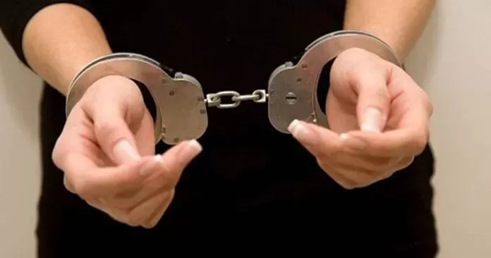 丢脸! 华人大妈不戴口罩逛商场 故意冲人打喷嚏 被判坐牢!