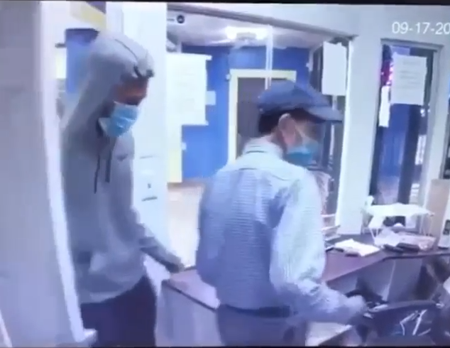 惨剧! 华人移民遭入室抢劫 被17岁黑人连捅数刀 当场毙命 监控录下全程!