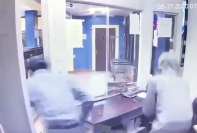 惨剧! 华人移民遭入室抢劫 被17岁黑人连捅数刀 当场毙命 监控录下全程!