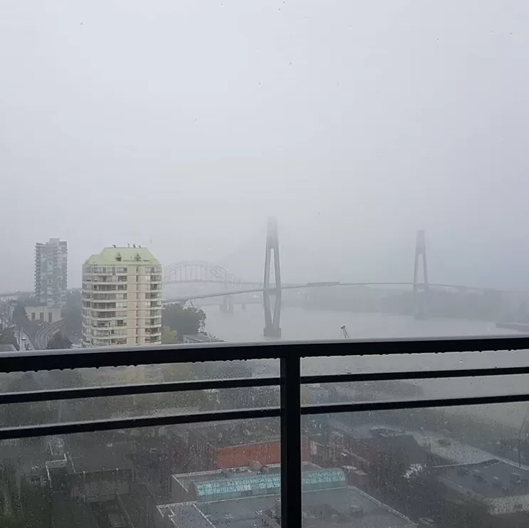 昏天暗地! 大温遭狂风暴雨袭击 多地停电 更猛雷暴洪水在路上 开车小心!