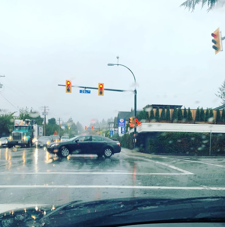 昏天暗地! 大温遭狂风暴雨袭击 多地停电 更猛雷暴洪水在路上 开车小心!