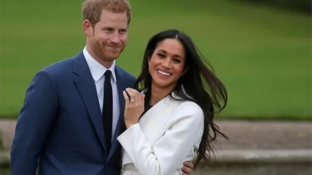 精彩! 特朗普当众笑撕梅根 王室夫妇插手美国大选? 这戏也太足了