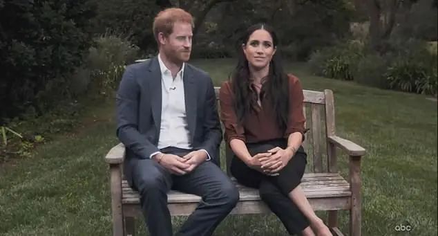 精彩! 特朗普当众笑撕梅根 王室夫妇插手美国大选? 这戏也太足了