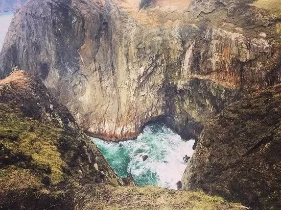 悲剧! 温哥华岛二孩爸惨死旅游胜地 拍照瞬间跌落100尺悬崖 妻子哭喊: 我一低头他就没了!