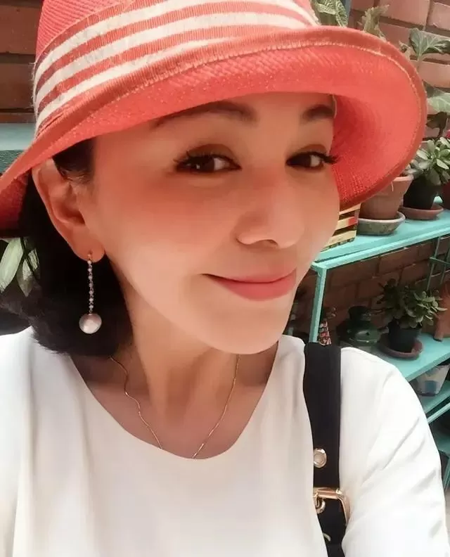 华人女星两度嫁豪门 两度遭抛弃 40岁性感写真惊艳所有人!