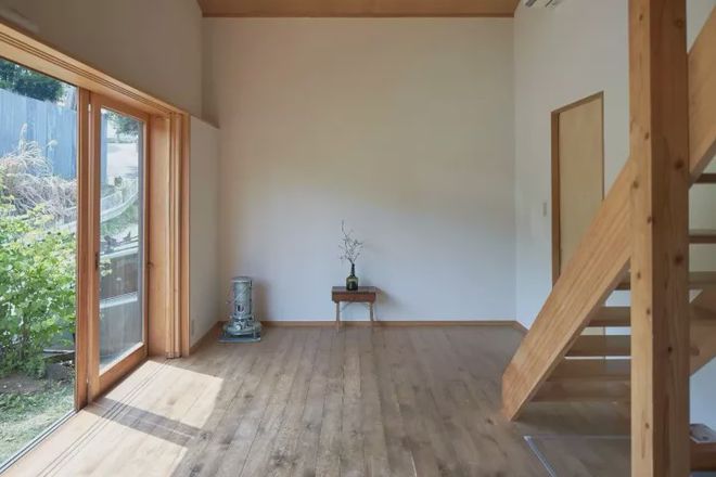 夫妻搬入大山盖70㎡小木屋 烧柴火洗澡泡铁质浴缸