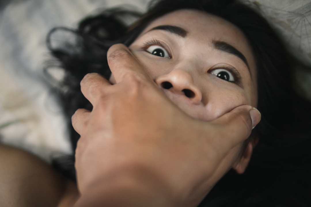 惨! 华女遭绑架囚禁 家人被索500万 回复这句话 华女变尸体...