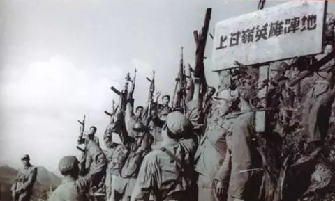 触目惊心！中国人度假这几天，他们把祖孙三代人送上了战场…