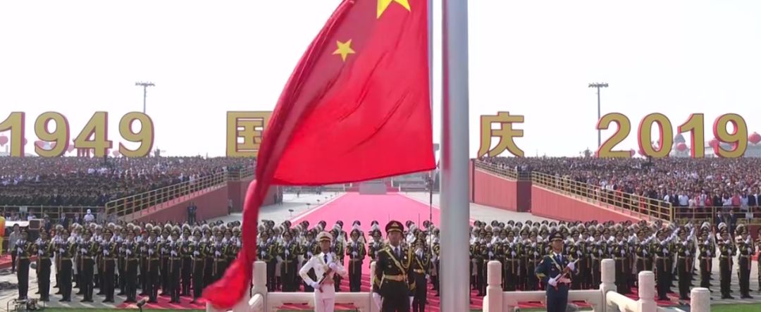触目惊心！中国人度假这几天，他们把祖孙三代人送上了战场…
