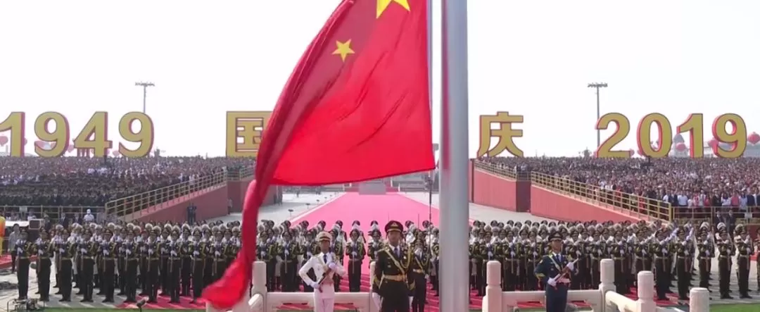 触目惊心！中国人度假这几天，他们把祖孙三代人送上了战场…