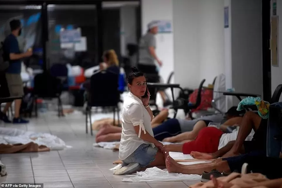 灾难! 旅游胜地遭飓风 4万游客地狱式度假 美国人挤爆5星酒店 场景恐怖!