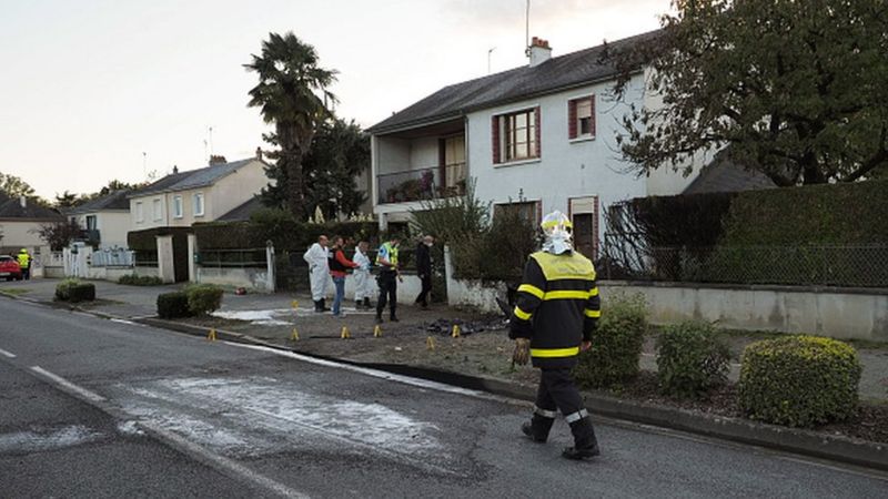 法国2架飞机相撞后坠入居民区 已致5人死亡