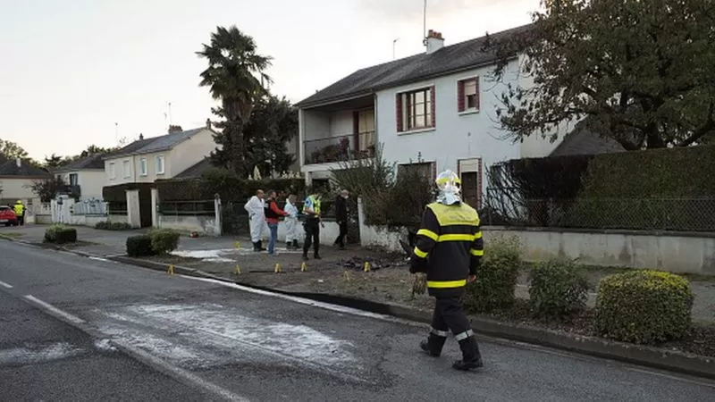 法国2架飞机相撞后坠入居民区 已致5人死亡