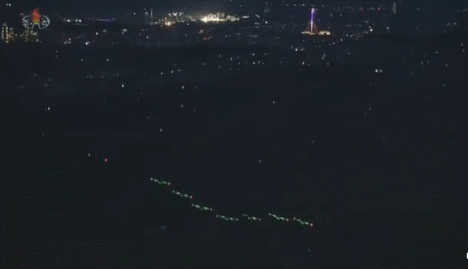 朝鲜凌晨大阅兵 外媒纳闷：为啥非要在夜里？