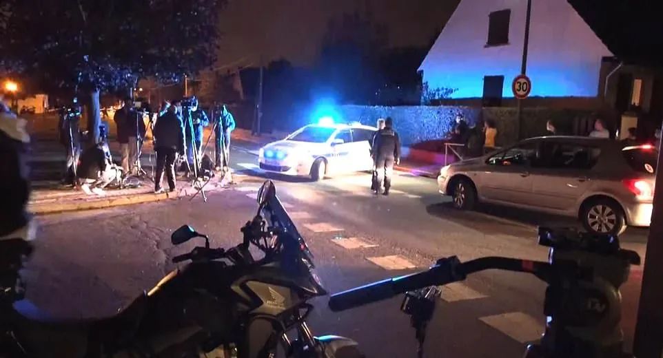 突发! 巴黎爆恐袭 光天化日之下暴徒砍下教师头颅 弃尸马路!