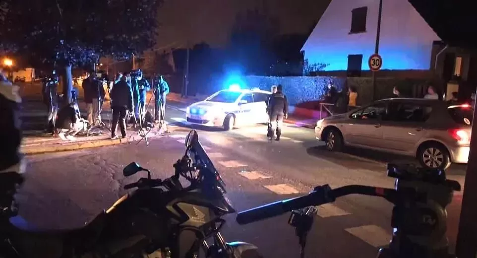 突发! 巴黎爆恐袭 光天化日之下暴徒砍下教师头颅 弃尸马路!