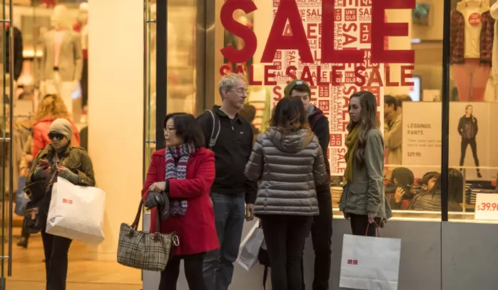 厉害! 疫情下加拿大本土品牌狂倒 Uniqlo霸气开最大分店!