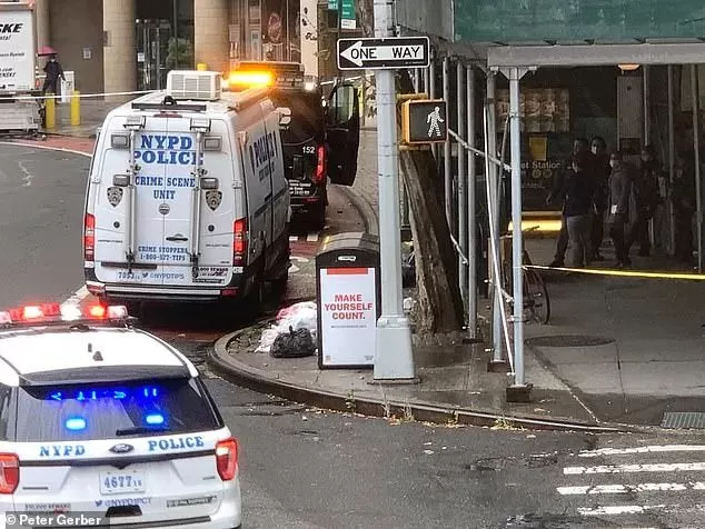突发! 加拿大华男当街开枪杀人 华人大妈惨遭爆头 横尸血泊 路人尖叫奔逃!