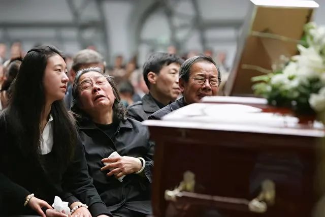 灭门惨案! 华裔一家5口被杀 唯一幸存15岁女孩遭姑父收养后性侵! 凶手竟是他!