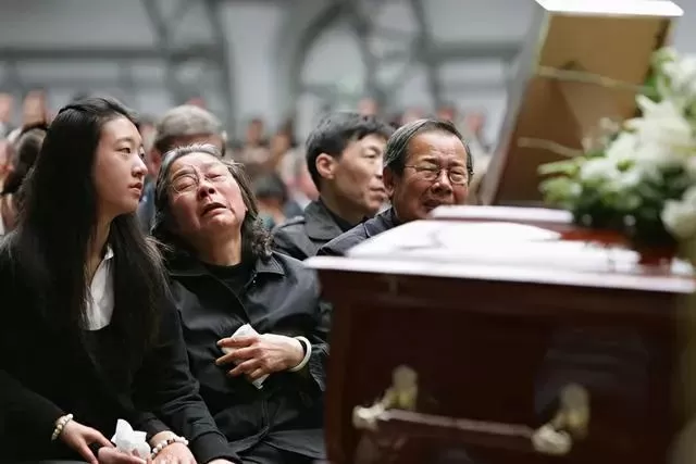 灭门惨案! 华裔一家5口被杀 唯一幸存15岁女孩遭姑父收养后性侵! 凶手竟是他!