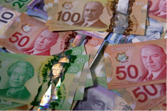 惊人! 疫情期间加拿大人夯存钱 现金流超历史记录 达1700亿!