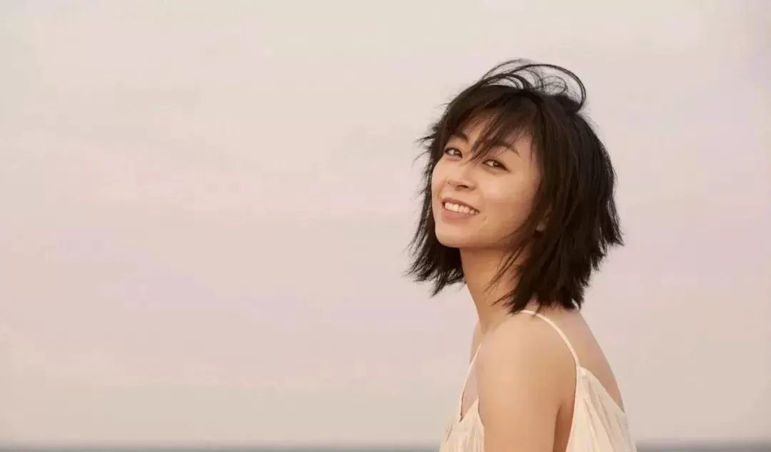 亚洲天后靠捡垃圾硬撑10年，真相扎心了：所有被遗落的，都终会找回自己