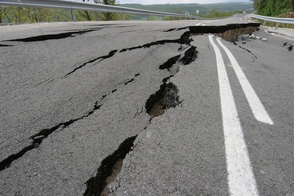 恐怖! BC省9天震了3500次 列治文地震后将火烧全城 房屋灭火全失灵!