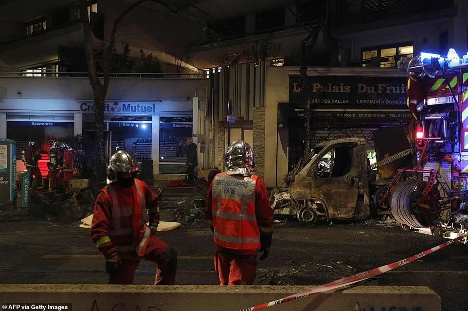 法国突发大型暴乱! 5万人冲上街头打砸抢烧 银行遭洗劫一空 狼烟滚滚 惨如战区