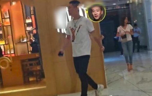 曹云金直播被骂惨，网友怼他抛妻弃子背叛师门，今事业大不如前？