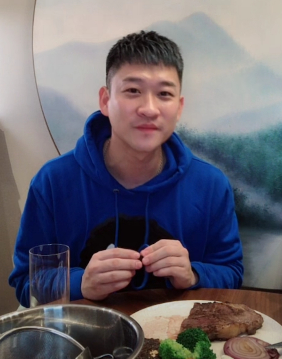曹云金直播被骂惨，网友怼他抛妻弃子背叛师门，今事业大不如前？