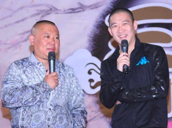 曹云金直播被骂惨，网友怼他抛妻弃子背叛师门，今事业大不如前？