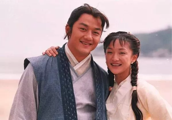 周迅情史：曾因王菲被李亚鹏甩 和富二代短爱半年
