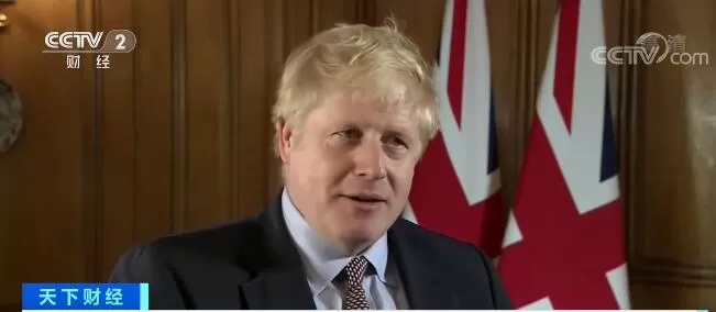 发型凌乱引关注 英国首相回应：我梳头 尽力了
