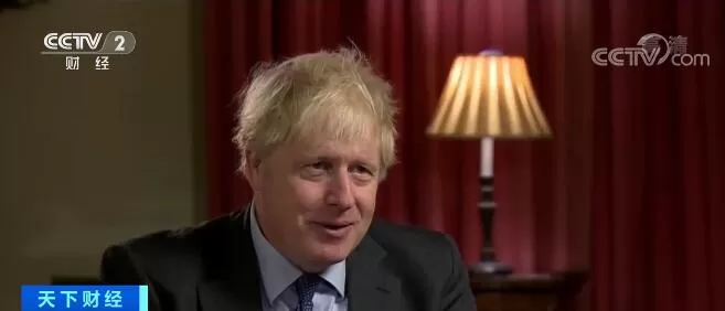 发型凌乱引关注 英国首相回应：我梳头 尽力了