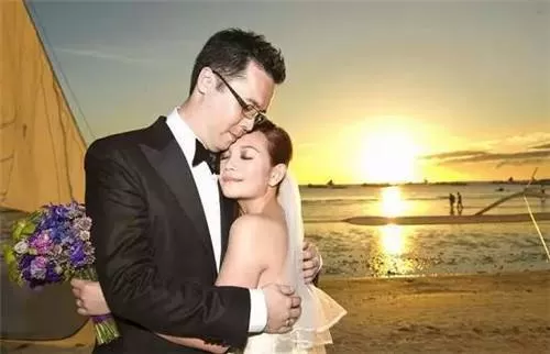 恋情曝光！梁静茹与总裁男友海边过夜动情热吻